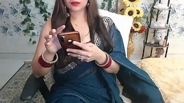 Snapshot of mahimagicdoll_DESI chatting on December 12, 2024, 2:11 pm mahimagicdoll DESI online show from December 12, 2024, 2:11 pm