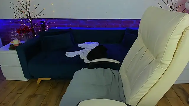 Snapshot of Kamilla_Hot chatting on December 23, 2025, 6:33 am Kamilla Hot online show from December 23, 2025, 6:33 am