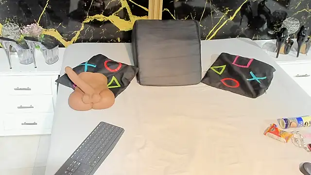 Snapshot of NahomyOwen chatting on October 20, 2025, 12:16 pm NahomyOwen online show from October 20, 2025, 12:16 pm