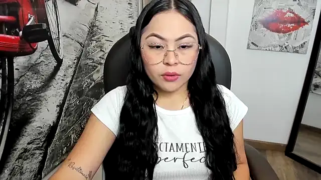 Snapshot of Hana___ chatting on November 15, 2025, 12:19 am Hana online show from November 15, 2025, 12:19 am