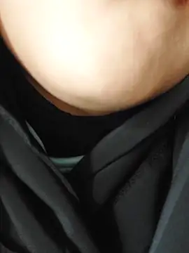 Hana    online show from May 18, 2026, 10:04 pm