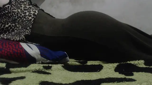 Kittywhiteass online show from December 5, 2024, 9:06 am