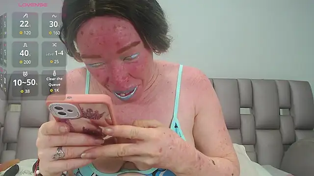 Kittywhiteass online show from September 11, 2025, 1:39 am