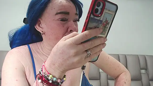 Kittywhiteass online show from February 4, 2026, 6:41 am