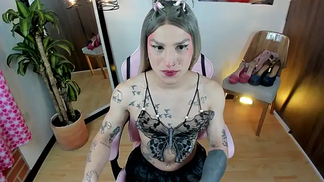 queenramoona-hot online show from February 11, 2026, 1:32 am