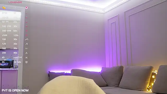angel luisa online show from May 14, 2026, 2:02 pm
