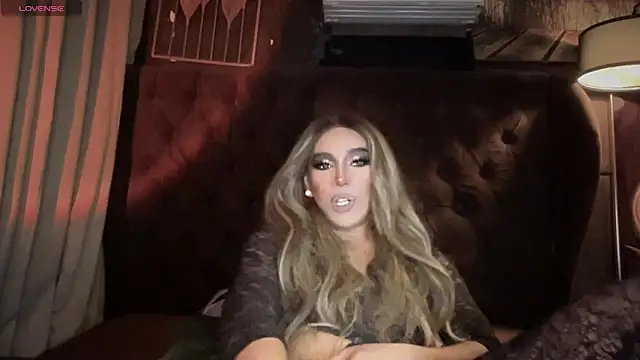 Snapshot of Lo_la_69 chatting on September 19, 2025, 6:37 am Lo la 69 online show from September 19, 2025, 6:37 am