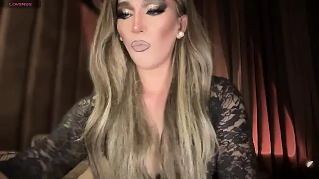 Snapshot of Lo_la_69 chatting on September 30, 2025, 4:17 am Lo la 69 online show from September 30, 2025, 4:17 am