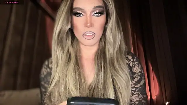 Snapshot of Lo_la_69 chatting on October 5, 2025, 6:01 am Lo la 69 online show from October 5, 2025, 6:01 am