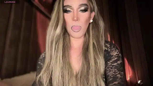 Snapshot of Lo_la_69 chatting on October 6, 2025, 5:49 am Lo la 69 online show from October 6, 2025, 5:49 am