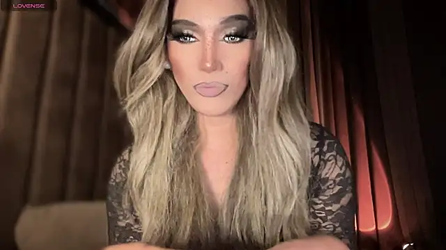 Snapshot of Lo_la_69 chatting on October 11, 2025, 5:28 am Lo la 69 online show from October 11, 2025, 5:28 am