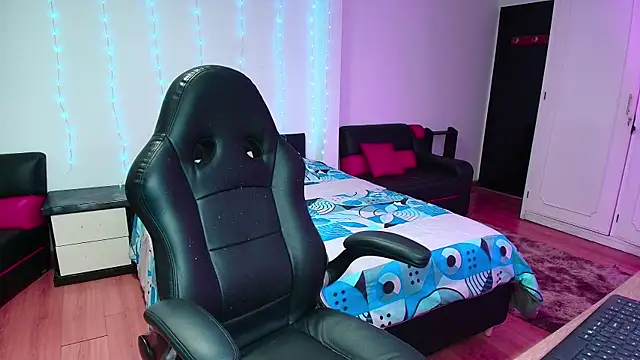 yesie hot online show from December 2, 2025, 12:27 am