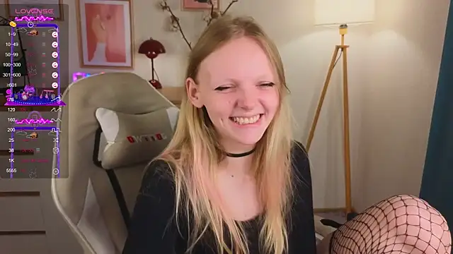 Snapshot of evangel1ne chatting on October 10, 2025, 9:25 pm evangel1ne online show from October 10, 2025, 9:25 pm