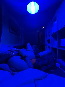 Snapshot of cumhungrybottom4u chatting on March 13, 2026, 8:32 am cumhungrybottom4u online show from March 13, 2026, 8:32 am