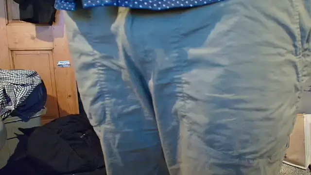 Snapshot of cumhungrybottom4u chatting on March 17, 2026, 5:11 am cumhungrybottom4u online show from March 17, 2026, 5:11 am