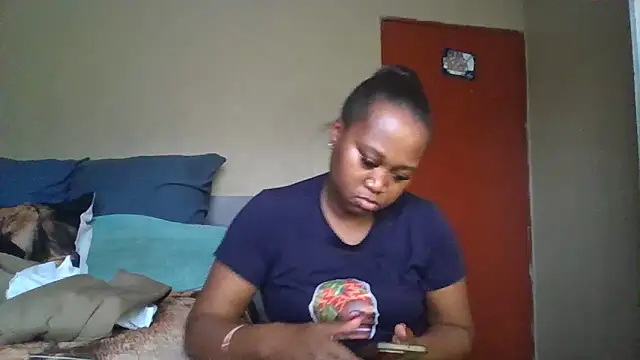 Snapshot of EbonySeductressx chatting on October 20, 2025, 12:05 pm EbonySeductressx online show from October 20, 2025, 12:05 pm