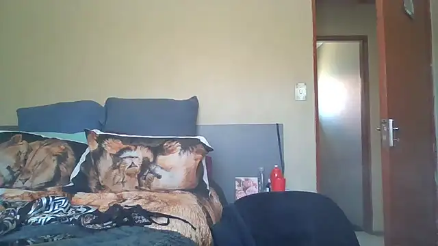 Snapshot of EbonySeductressx chatting on October 24, 2025, 10:11 am EbonySeductressx online show from October 24, 2025, 10:11 am