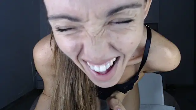 VeronicaZule online show from August 2, 2026, 8:29 pm