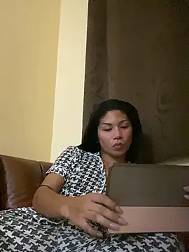 Snapshot of MaxxineMorenaTs chatting on May 3, 2026, 8:26 pm MaxxineMorenaTs online show from May 3, 2026, 8:26 pm