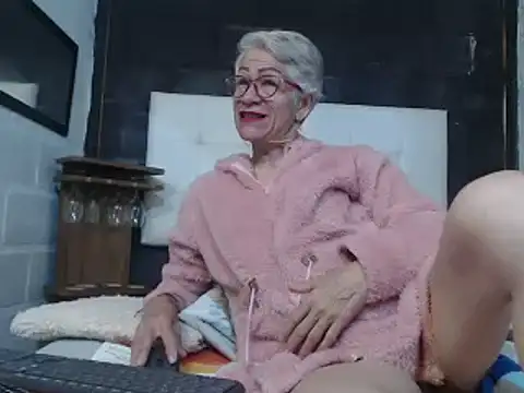 Snapshot of Miss_Monserrate chatting on December 3, 2024, 10:17 am Miss Monserrate online show from December 3, 2024, 10:17 am