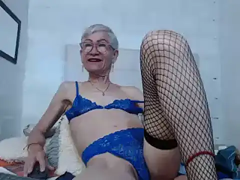 Snapshot of Miss_Monserrate chatting on December 13, 2024, 2:05 pm Miss Monserrate online show from December 13, 2024, 2:05 pm