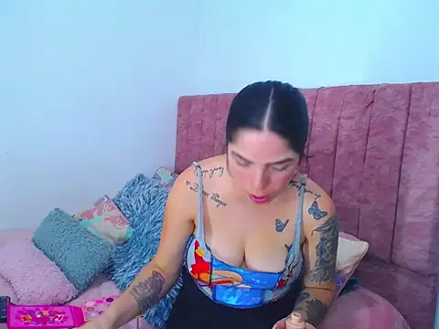 Snapshot of Hoot_Alice chatting on September 30, 2025, 8:58 pm Hoot Alice online show from September 30, 2025, 8:58 pm