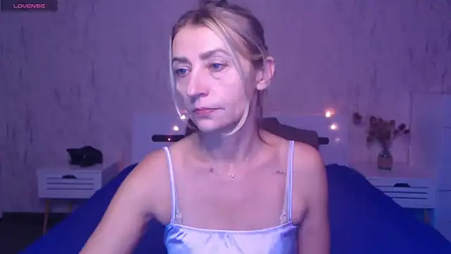 ZoeGrant online show from December 12, 2024, 6:21 pm