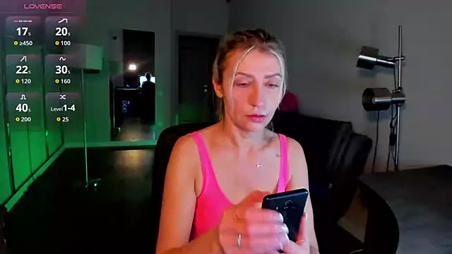 ZoeGrant online show from February 8, 2026, 9:51 pm