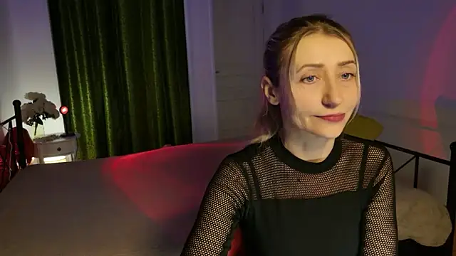 ZoeGrant online show from May 3, 2026, 7:42 pm