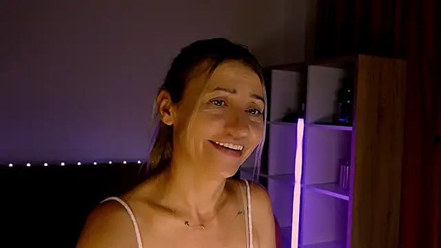 Snapshot of ZoeGrant chatting on June 12, 2026, 6:18 pm ZoeGrant online show from June 12, 2026, 6:18 pm