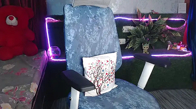 Beyond Cuteness  online show from February 22, 2025, 7:25 pm