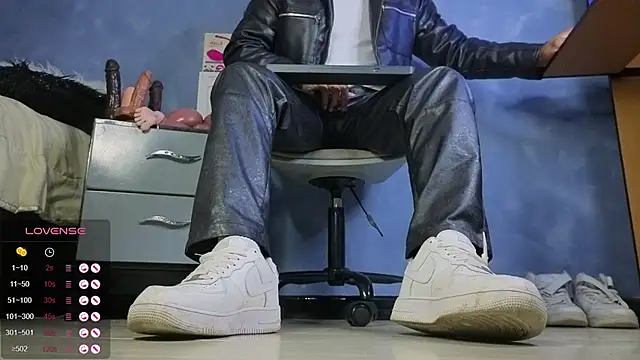 Snapshot of TomLover_12 chatting on February 24, 2026, 2:15 pm TomLover 12 online show from February 24, 2026, 2:15 pm