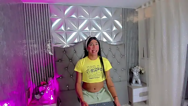 Lucia-sex online show from August 3, 2026, 8:12 pm