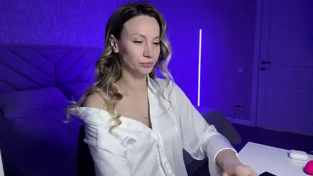 Snapshot of Alice_Wonders chatting on February 7, 2025, 11:13 pm Alice Wonders online show from February 7, 2025, 11:13 pm