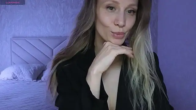 Snapshot of Alice_Wonders chatting on March 20, 2025, 5:15 pm Alice Wonders online show from March 20, 2025, 5:15 pm