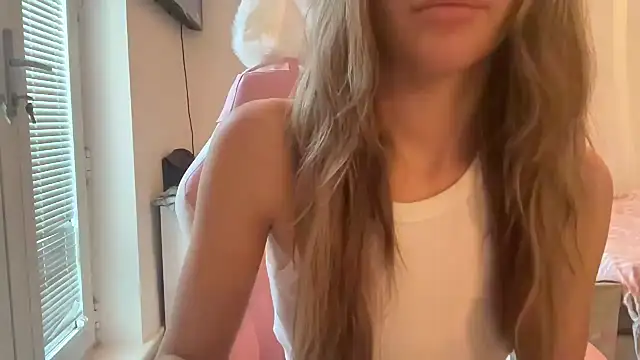 Snapshot of Lillymariee chatting on January 1, 2025, 1:37 pm Lillymariee online show from January 1, 2025, 1:37 pm