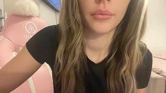 Snapshot of Lillymariee chatting on January 14, 2025, 4:50 pm Lillymariee online show from January 14, 2025, 4:50 pm