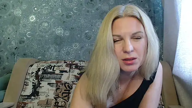 Snapshot of BlondeFox chatting on October 13, 2025, 4:23 am BlondeFox online show from October 13, 2025, 4:23 am