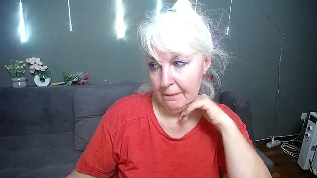 BlondyLeeBest online show from May 6, 2026, 6:35 pm