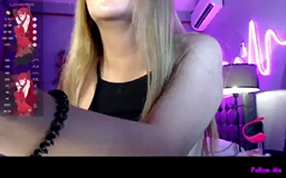 DivaMooree online show from November 2, 2025, 4:26 am