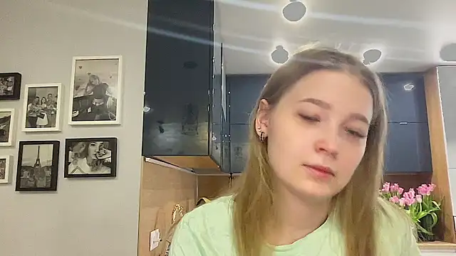 CharmingSarah online show from March 12, 2025, 11:31 am