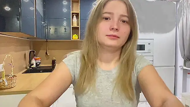 CharmingSarah online show from September 14, 2025, 3:11 pm