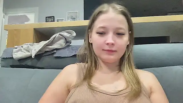 CharmingSarah online show from October 25, 2025, 4:35 pm