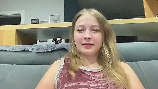 CharmingSarah online show from November 13, 2025, 5:34 pm