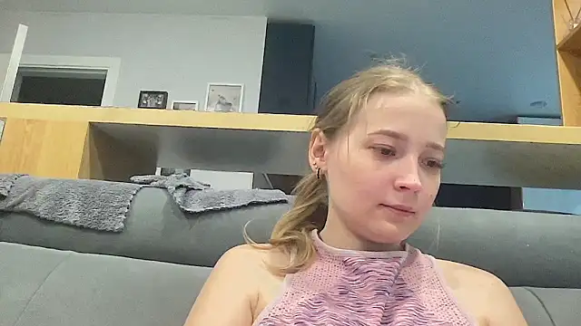 CharmingSarah online show from June 24, 2026, 4:28 pm
