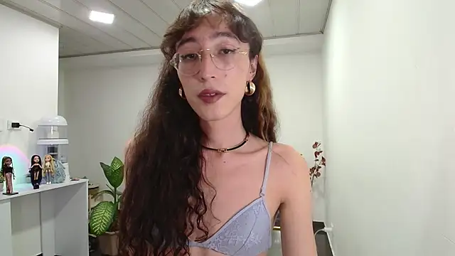 NicoleCortez online show from January 14, 2025, 5:40 am