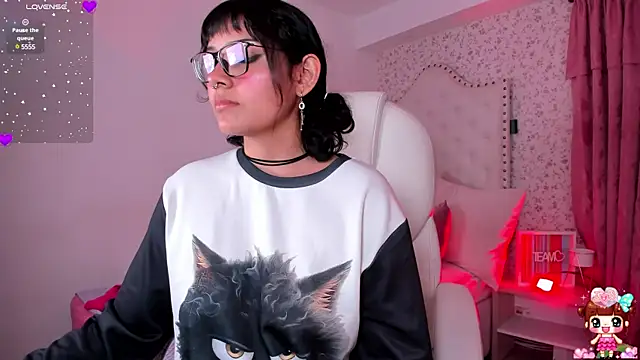 lucyycy online show from February 26, 2025, 11:59 pm