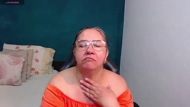 scaelettdubois online show from May 5, 2026, 1:57 am