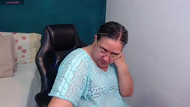 scaelettdubois online show from May 7, 2026, 2:28 am