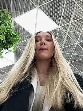 MariaTull online show from February 20, 2025, 1:08 pm